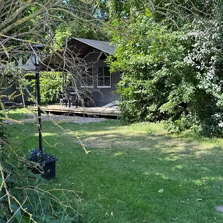 Mooie Ruime 4 Persoons Glampingtent Op Kleine Rustige Роскошный шатер Anna Paulowna