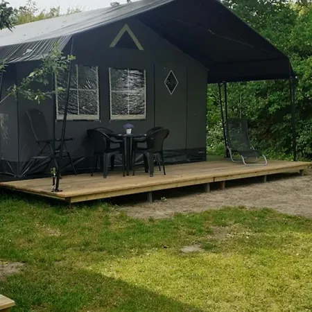 Роскошный шатер Mooie Ruime 4 Persoons Glampingtent Op Kleine Rustige Anna Paulowna