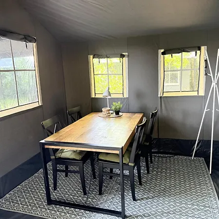 Mooie Ruime 4 Persoons Glampingtent Op Kleine Rustige * Anna Paulowna